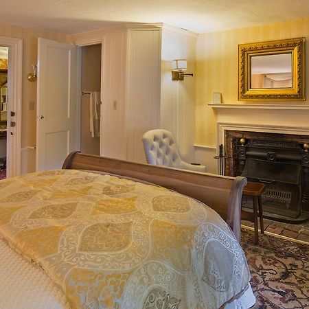 Colby Hill Inn Henniker ภายนอก รูปภาพ