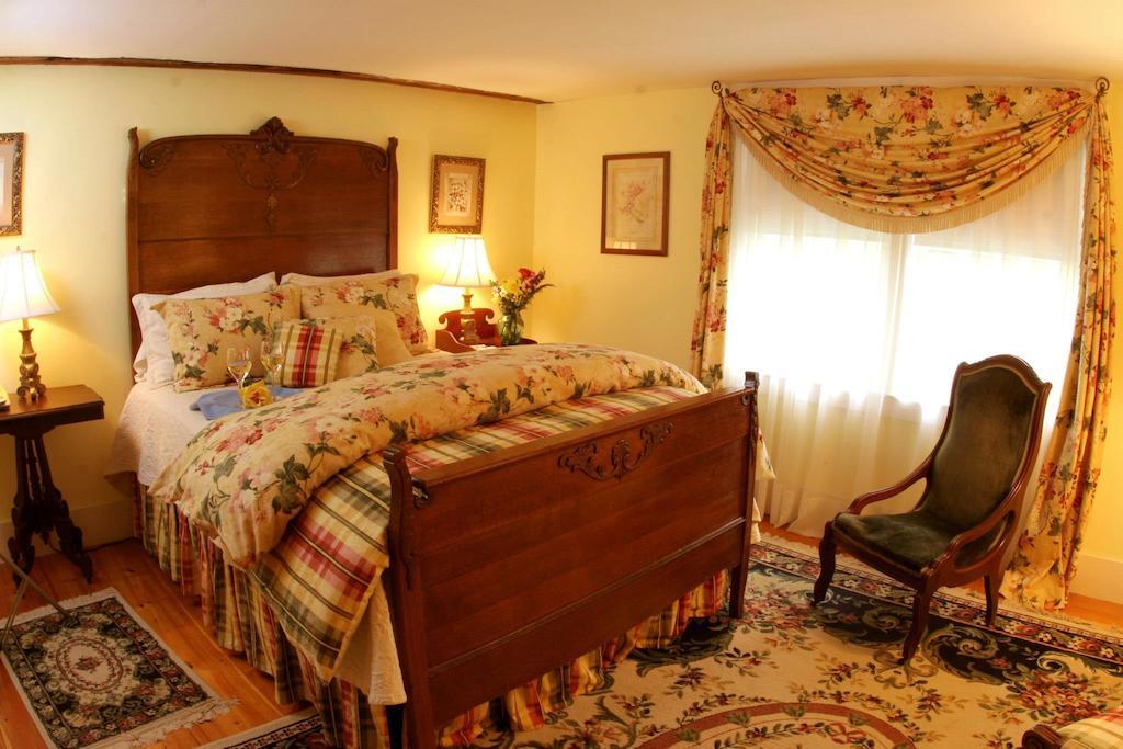 Colby Hill Inn Henniker ภายนอก รูปภาพ