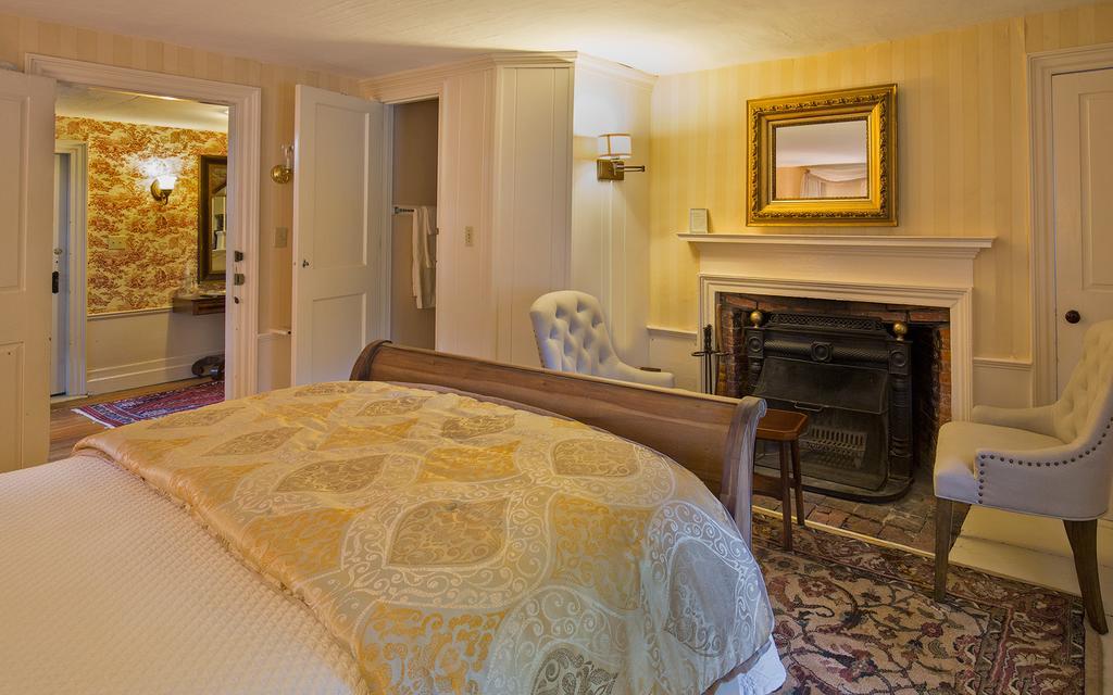 Colby Hill Inn Henniker ภายนอก รูปภาพ